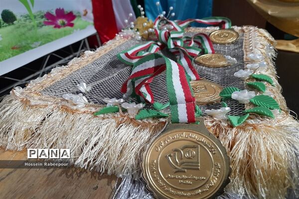 مراسم تجلیل از برگزیدگان کشوری حوزه معاونت پرورشی منطقه 16