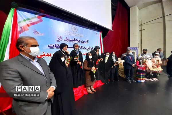 مراسم تجلیل از برگزیدگان کشوری حوزه معاونت پرورشی منطقه 16