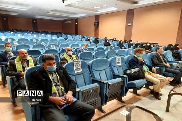 برگزاری جلسه توجیهی و هم‌اندیشی مربیان پیشتاز تیران و کرون