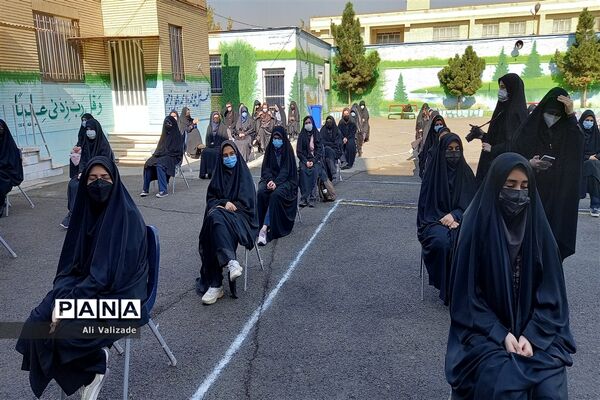 برگزاری مراسم هفته بسیج در دبیرستان فجر منطقه ۱۴