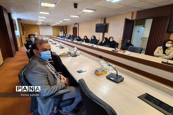 نشست تخصصی کمیته فوریت‌های روانی اجتماعی دانش‌آموزان در منطقه ۱۳