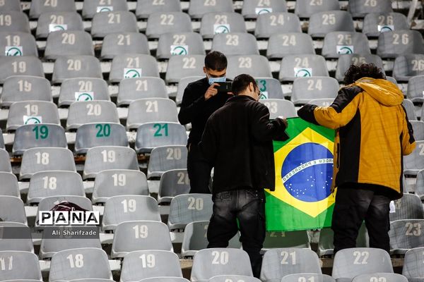 دیدار تیم‌های پرسپولیس و صنعت نفت آبادان