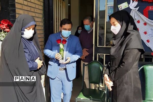 نواخته شدن زنگ ایثار در هنرستان آفرینش پردیس