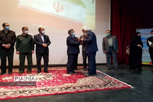 مراسم تجلیل  از ۱۵۱ منتخب کنکور سراسری ۱۴۰۰