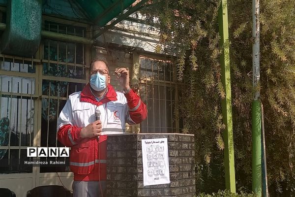 برگزاری مانور زلزله و اقدامات ایمنی در دبیرستان امام خمینی (ره) منطقه ۱۵