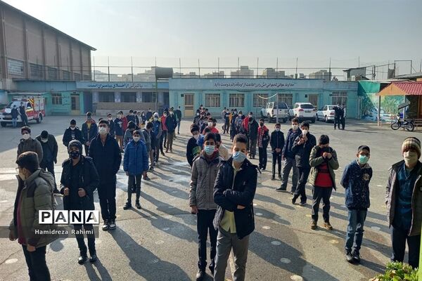 برگزاری مانور زلزله و اقدامات ایمنی در دبیرستان امام خمینی (ره) منطقه ۱۵