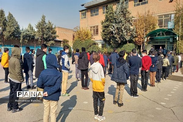 برگزاری مانور زلزله و اقدامات ایمنی در دبیرستان امام خمینی (ره) منطقه ۱۵