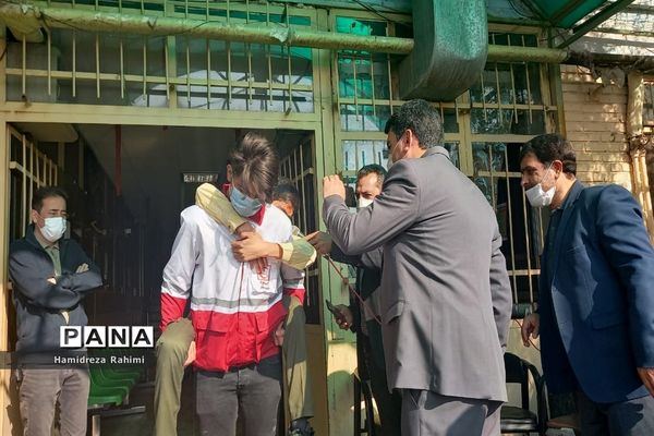 برگزاری مانور زلزله و اقدامات ایمنی در دبیرستان امام خمینی (ره) منطقه ۱۵