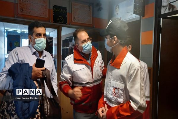 برگزاری مانور زلزله و اقدامات ایمنی در دبیرستان امام خمینی (ره) منطقه ۱۵