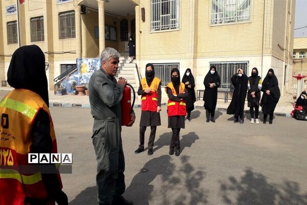 جلسات آموزشی مانور زلزله در مدارس قم