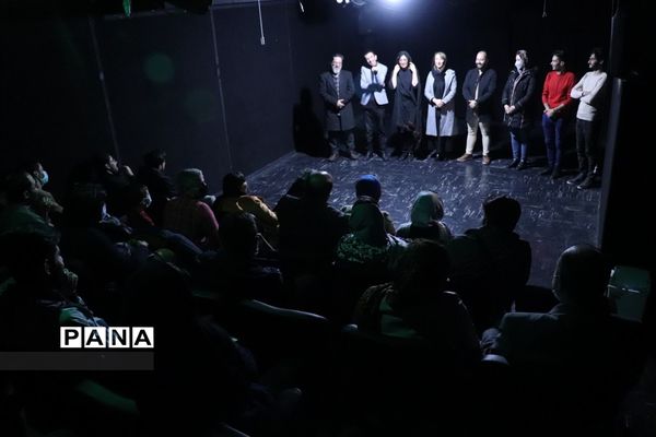 اجرای تئاتر «اندیشه‌های ابری دلتنگ»