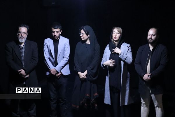 اجرای تئاتر «اندیشه‌های ابری دلتنگ»