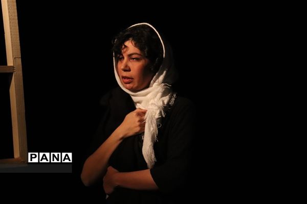 اجرای تئاتر «اندیشه‌های ابری دلتنگ»