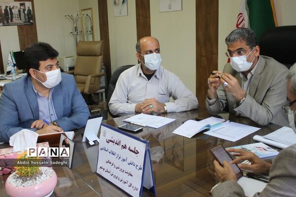 جلسه هم‌اندیشی طرح دانش‌آموز تراز انقلاب اسلامی در بوشهر