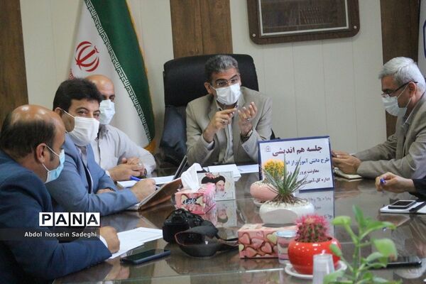 جلسه هم‌اندیشی طرح دانش‌آموز تراز انقلاب اسلامی در بوشهر