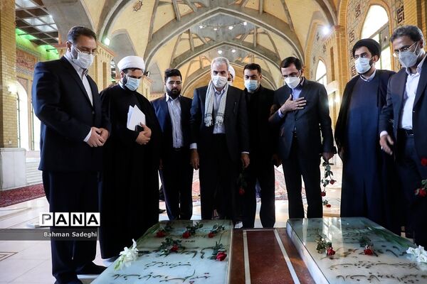 تجدید میثاق  وزیر آموزش و پرورش با امام راحل و شهدای هفتم تیر