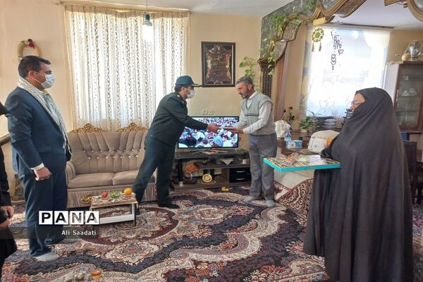 تجدید میثاق فرهنگیان و دانش‌آموزان  کلات با خانواده شهدای شهرستان