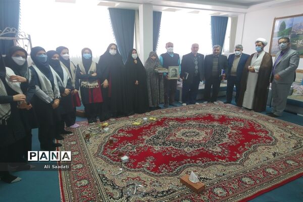 تجدید میثاق فرهنگیان و دانش‌آموزان  کلات با خانواده شهدای شهرستان