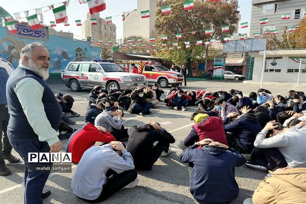 زنگ ایمنی و زلزله در دبیرستان آیت‌الله خامنه‌ای ناحیه دو شهرری