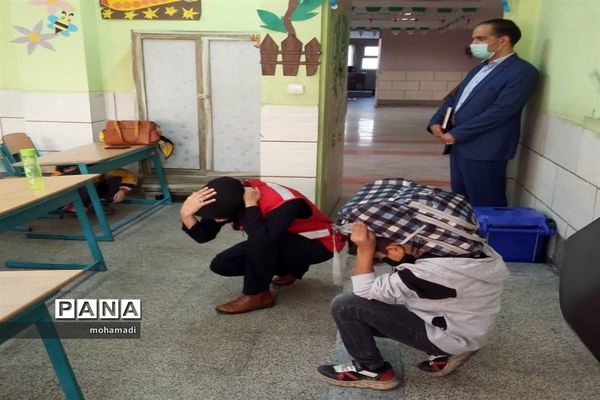 برگزاری مانور زلزله در مدارس منطقه 10