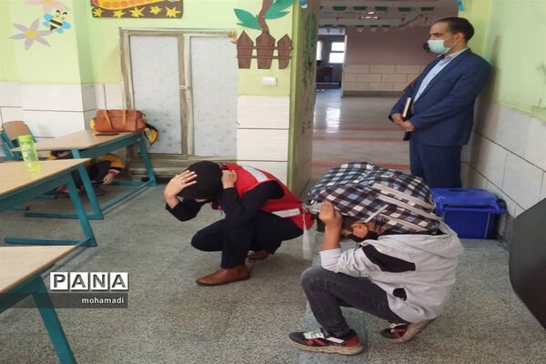 برگزاری مانور زلزله در مدارس منطقه 10