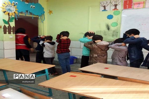 برگزاری مانور زلزله در مدارس منطقه 10