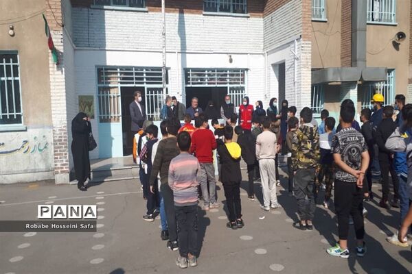 بیست و سومین مانور سراسری زلزله در دبستان جهاد منطقه ۱۷