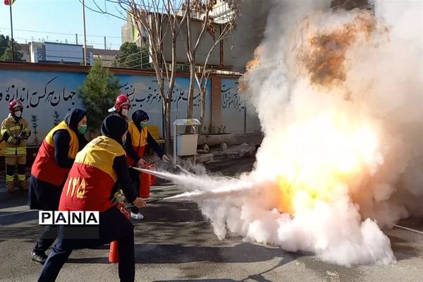 برگزاری مانور سراسری زلزله و ایمنی در البرز