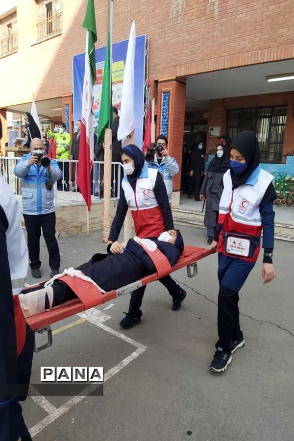 برگزاری مانور سراسری زلزله و ایمنی در البرز