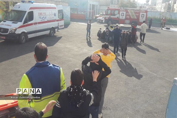 مانور زلزله و ایمنی مدارس شهرستان رباط‌کریم همزمان با مدارس سراسر کشور