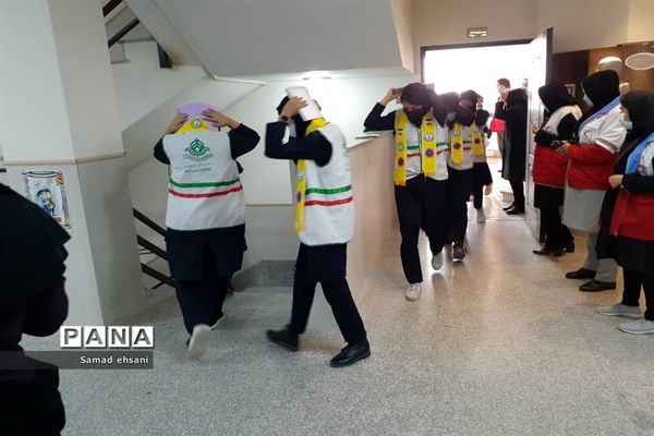 مانور سراسری زلزله در مدرسه دخترانه مصلی نژاد شهر یاسوج