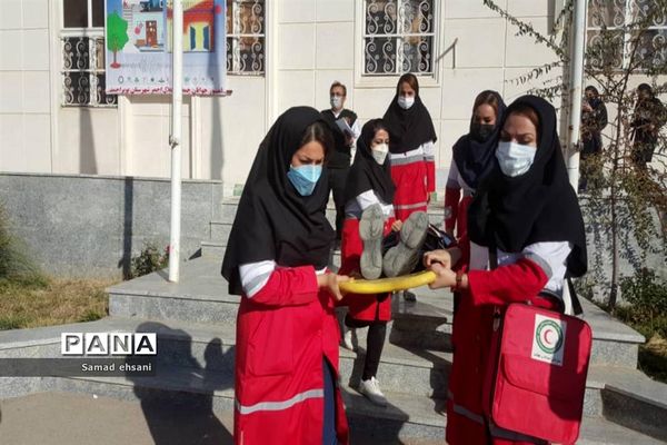 مانور سراسری زلزله در مدرسه دخترانه مصلی نژاد شهر یاسوج