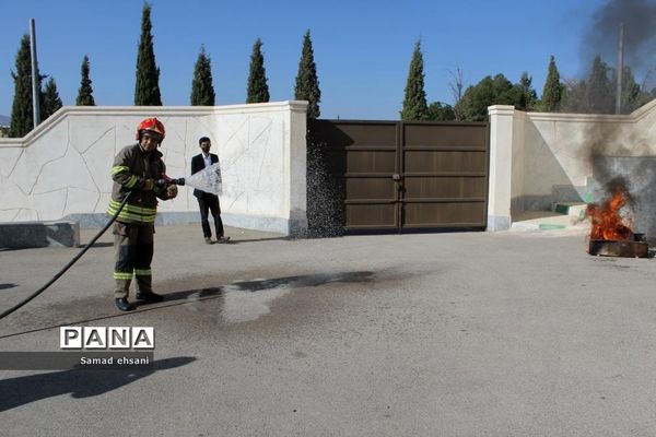 مانور سراسری زلزله در مدرسه دخترانه مصلی نژاد شهر یاسوج