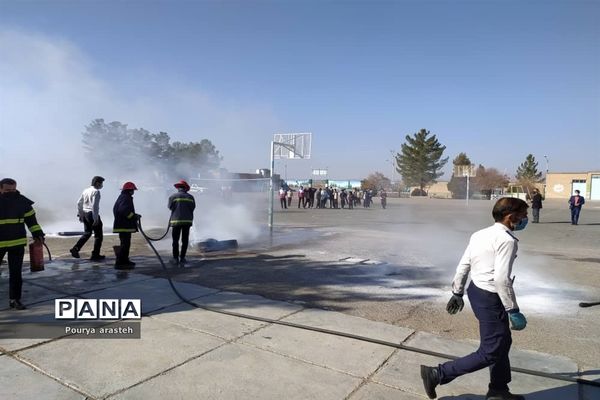 مانور سراسری زلزله در مدرسه مصطفی خمینی شهرستان خوسف
