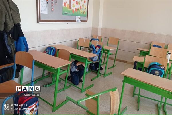 برگزاری مانور زلزله در مدرسه برکت شهرستان ورزنه