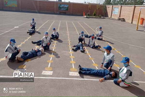 برگزاری مانور زلزله در مدرسه برکت شهرستان ورزنه