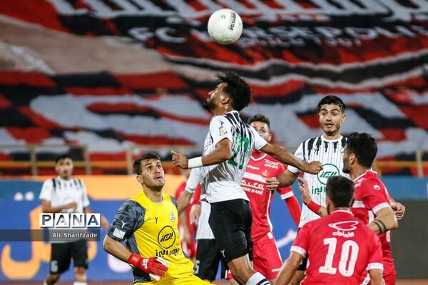 دیدار تیم های پرسپولیس و  نفت مسجدسلیمان