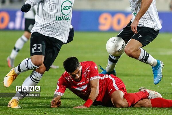 دیدار تیم های پرسپولیس و  نفت مسجدسلیمان