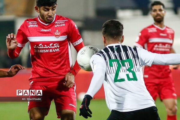 دیدار تیم های پرسپولیس و  نفت مسجدسلیمان