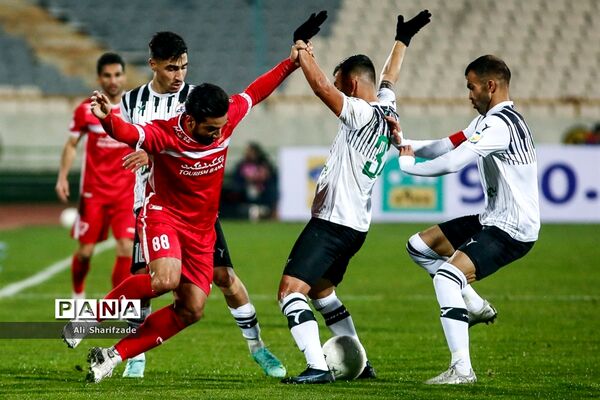 دیدار تیم های پرسپولیس و  نفت مسجدسلیمان