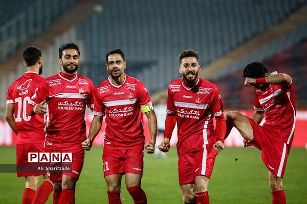 دیدار تیم های پرسپولیس و  نفت مسجدسلیمان