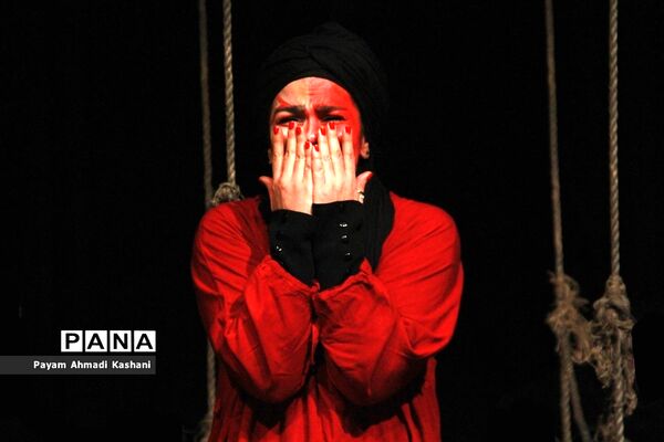 اجرای نمایش «دوازده»