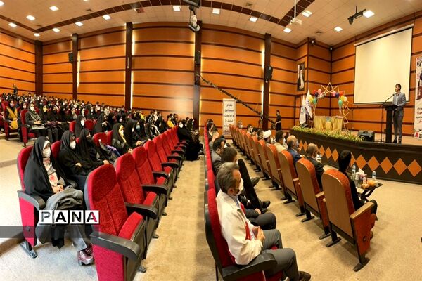 آیین تجلیل از برگزیدگان مسابقات کشوری و استانی در ناحیه دوبهارستان