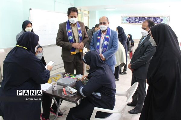 بازدید مدیر سازمان دانش‌آموزی فارس از روند برگزاری المپیاد بازی‌های فکری رویش ناحیه یک شهر شیراز