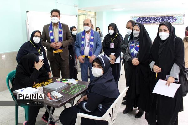 بازدید مدیر سازمان دانش‌آموزی فارس از روند برگزاری المپیاد بازی‌های فکری رویش ناحیه یک شهر شیراز