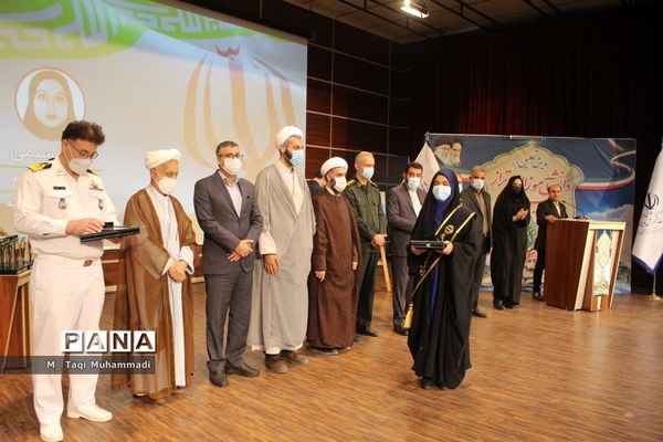 تجلیل از دانش‌آموزان تراز انقلاب اسلامی استان بوشهر