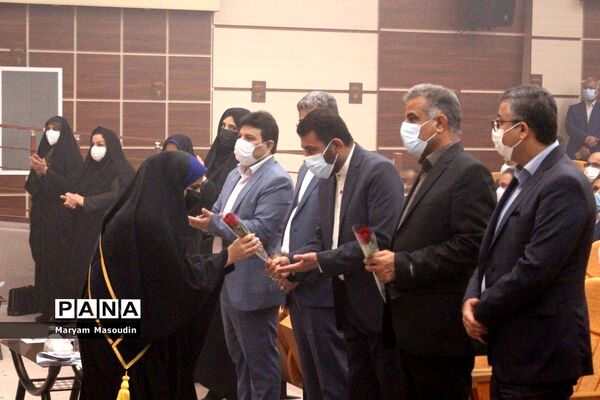 تجلیل از دانش‌آموزان تراز انقلاب اسلامی استان بوشهر