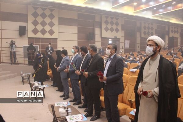 تجلیل از دانش‌آموزان تراز انقلاب اسلامی استان بوشهر
