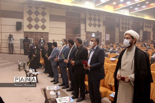 تجلیل از دانش‌آموزان تراز انقلاب اسلامی استان بوشهر