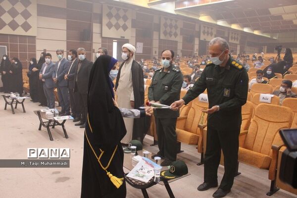 تجلیل از دانش‌آموزان تراز انقلاب اسلامی استان بوشهر
